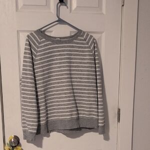 Old Navy Women's Gray and White Striped Sweater
